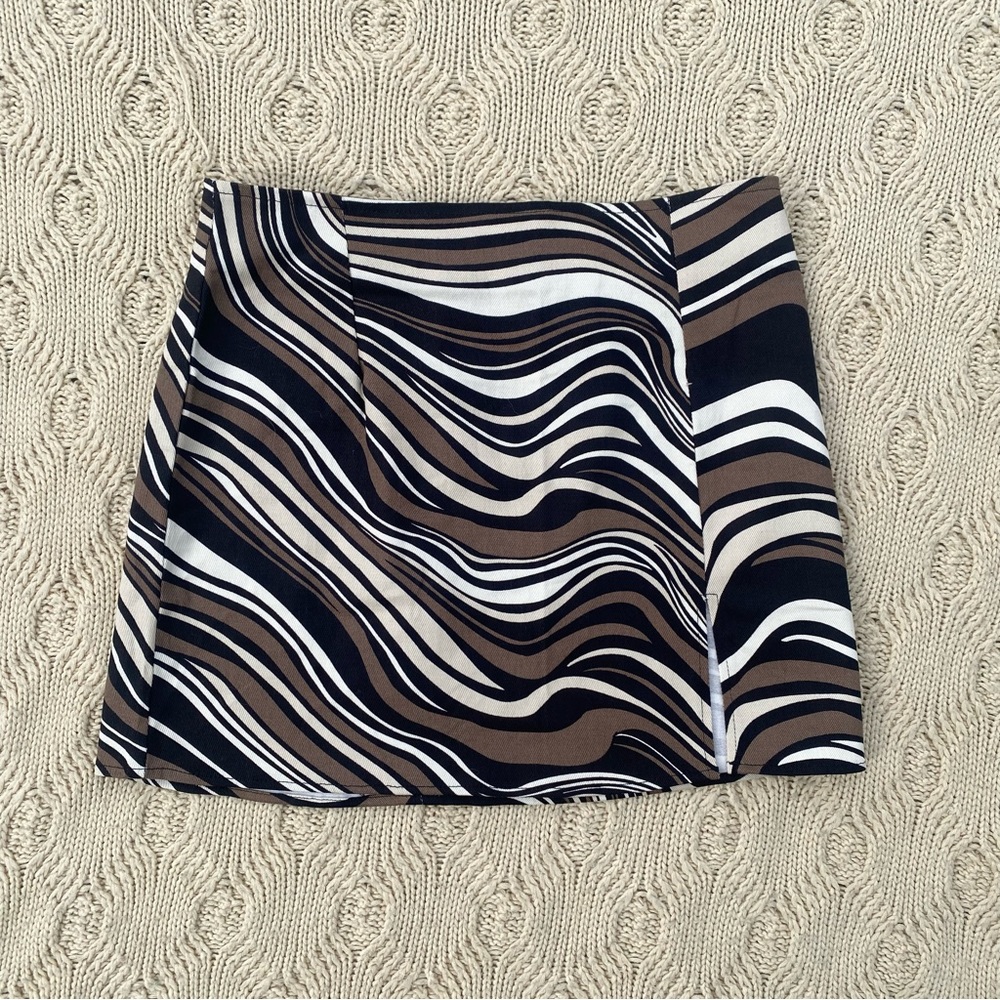 Stylish Brown and Black Patterned Skirt